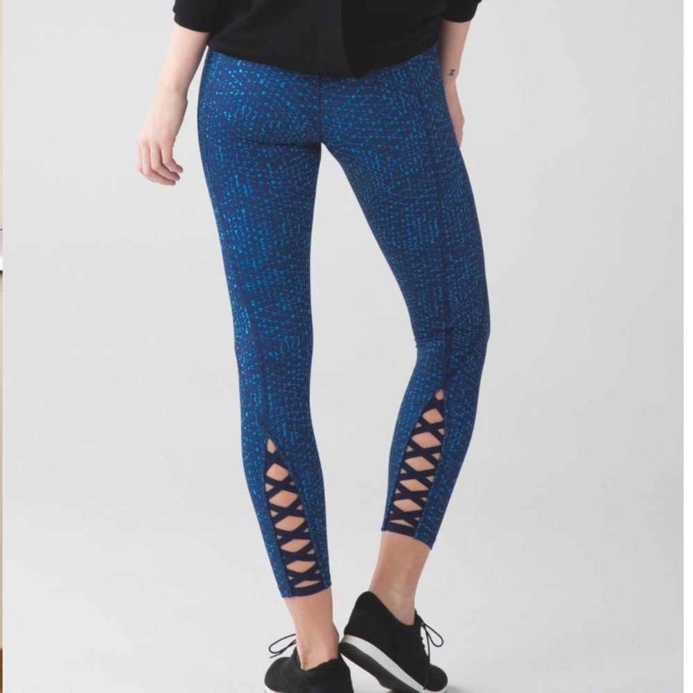 Lululemon Pure Practice Pant
Samba Snake Kayak Blue Hero Blue / Hero Blue Sz. 6